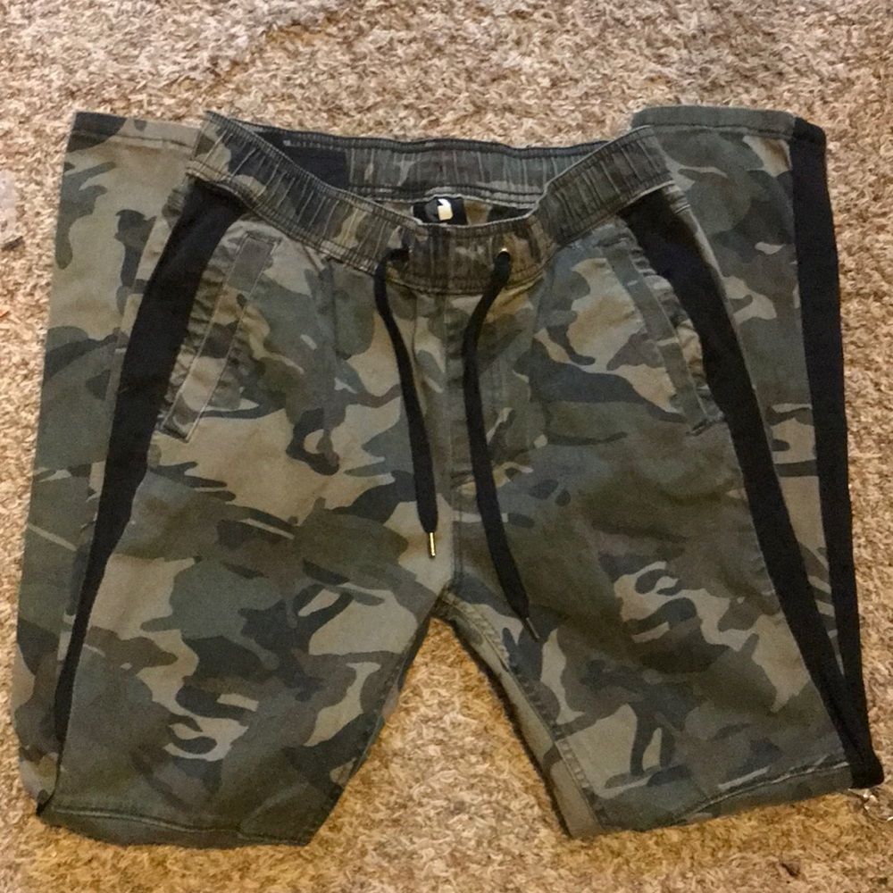 Skinny camo pants